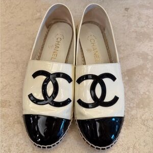 ✨ CHANEL Patent Leather Espadrilles – Black/White – Super Rare ✨